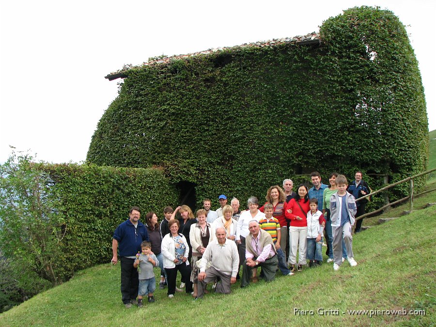 RoccoloAvesaGanda 135.jpg - Foto ricordo dei partecipanti alla visita guidata al Roccolo